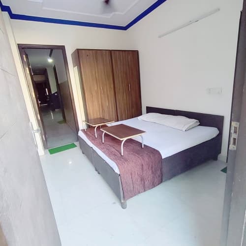 Eagle House — C Block, Vijay Nagar, Delhi (North Campus)