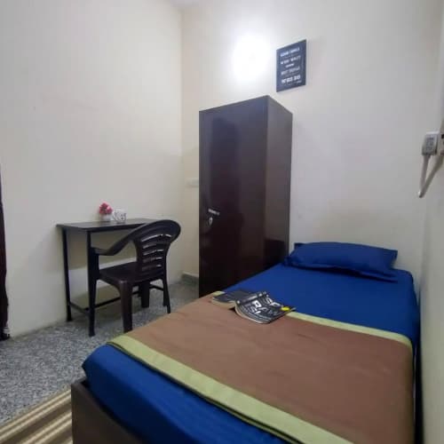 Penguin House — C Block, Vijay Nagar, Delhi (North Campus)